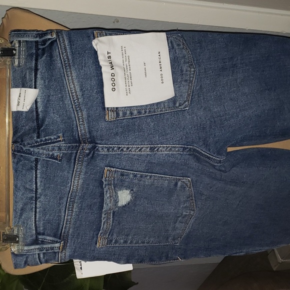 Good American Good Waist in Indigo144 Jeans - Picture 7 of 9